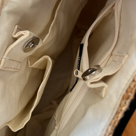 👜 Saks Fifth Avenue Bag with Wooden Handles 👜 - Picture 3 of 7